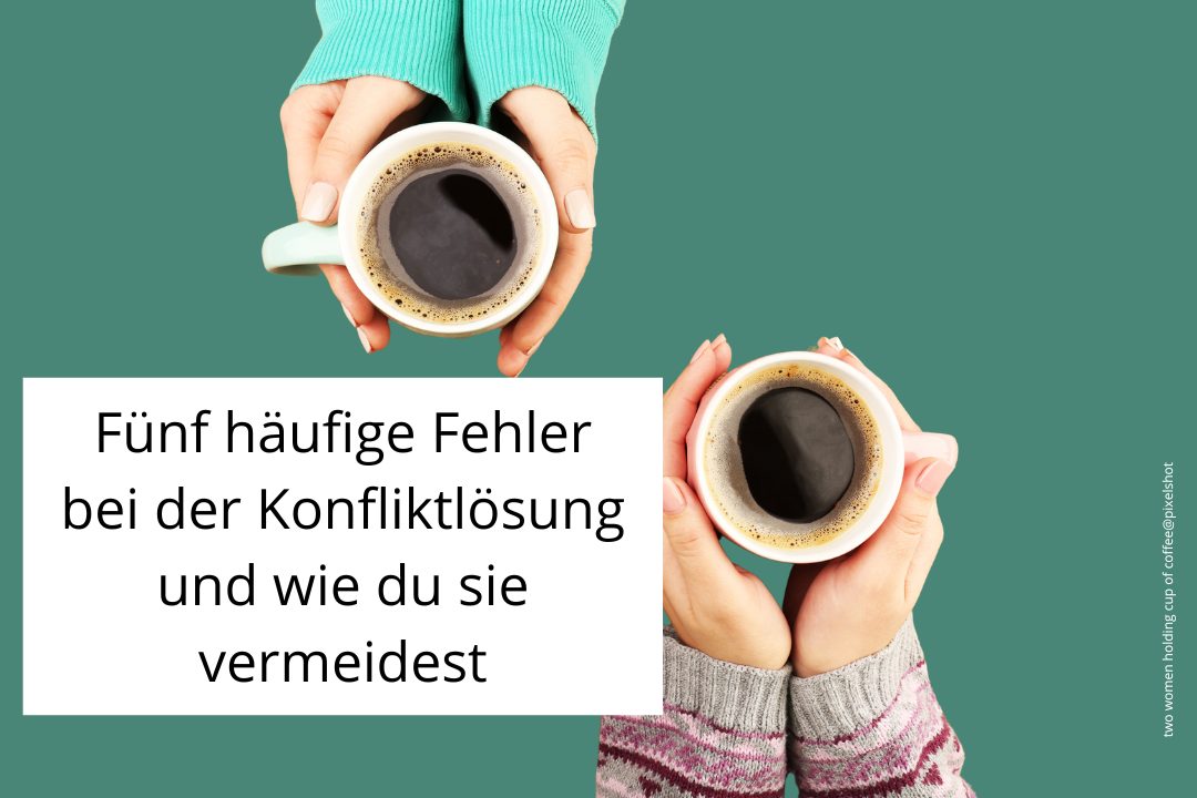 Zwei Gesprächspartner vermeiden Fehler bei der Konfliktlösung